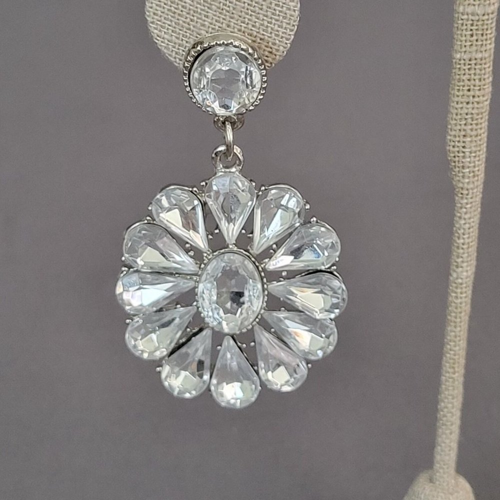Womens Silver Tone Clear Crystal Teardrop Flower Fashion Dangle Earring 2 1/2 in - Picture 3 of 5